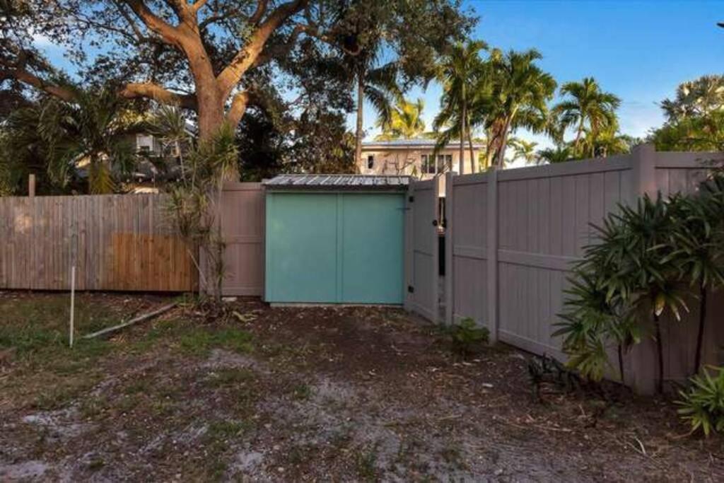 Charming Studio W Pool One Mile To Beach Pets Welcome Lake Worth Beach Exterior photo